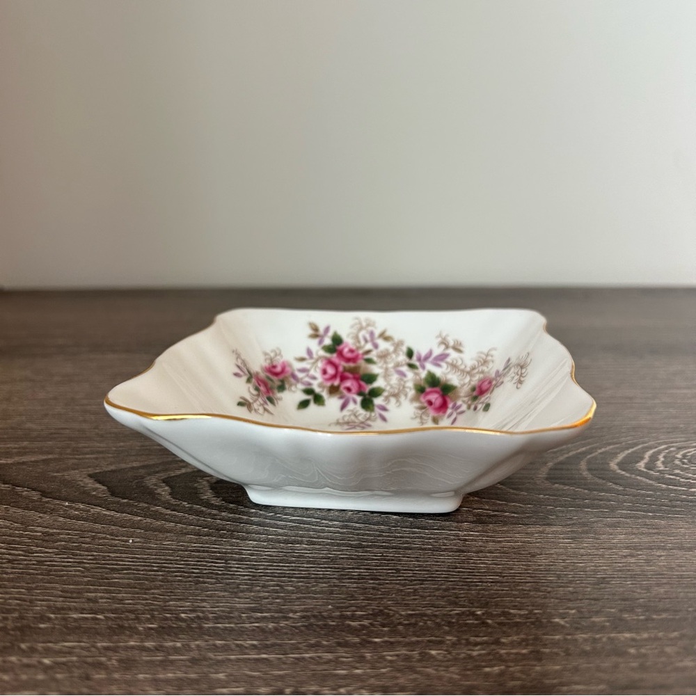 Vintage Royal Albert fine bone‎ china lavender rose square dish plate bowl
